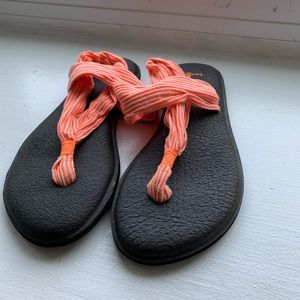 White and Orange stripe Sanuk flip flop sz 8